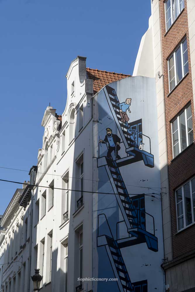 Street art mural of Kuifje (Tintin), Snowy and Captain Haddock on a wall in Brussels, Belgium — part of the city’s famous comic strip murals celebrating Belgian comic culture.